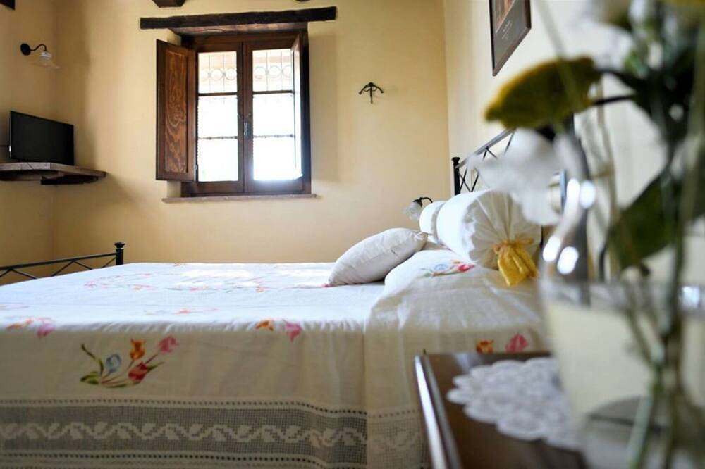 Terre di Giano Private Pool and View, Umbria in Paciano, Perugia Province