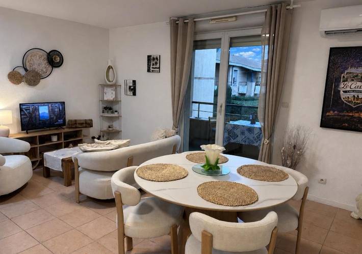 Appartement de vacances pour 4 personnes, avec Balcon ainsi que Terrasse et Piscine