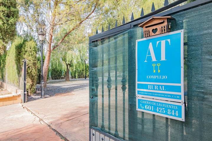 Casa rural para 7 personas, con jardín además de piscina y vistas en Deifontes