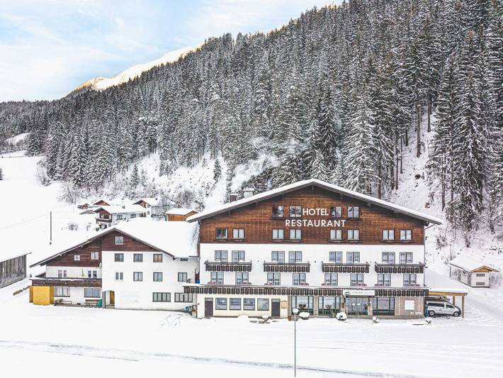 Hotel für 3 Personen, mit Balkon und Terrasse sowie Garten und Sauna in Holzgau