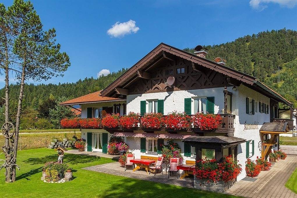 Ganze Ferienwohnung, Gästehaus Karwendelblick - Ferienwohnung/Parterre in Wallgau, Walchensee