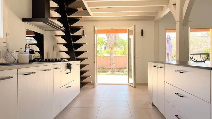 Location de vacances pour 8 personnes, avec Terrasse ainsi que Jardin et Piscine à Saint-Just - 4