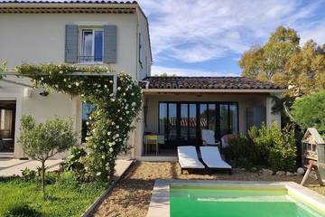Location de vacances pour 6 personnes, avec jardin à Cabrières-d'Aigues