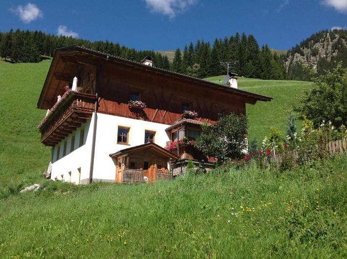 Privatzimmer für 3 Personen, mit Balkon und Terrasse sowie Garten und Ausblick in Sarntal - 2