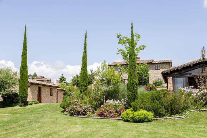 Entire holiday apartment, Panelios Borgo Vacanze - Appartamento trilocale con accesso indipendente in Città della Pieve, Perugia Province