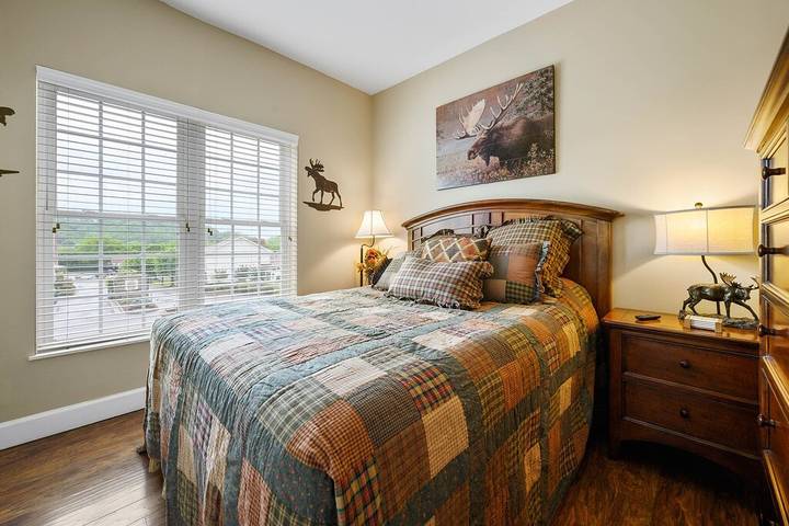 Vacation rental for 8 people, with sauna and hot tub as well as yard and pool in Sevierville