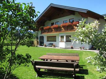 Ferienwohnung für 4 Personen, mit Ausblick und Terrasse sowie Garten in Radstadt