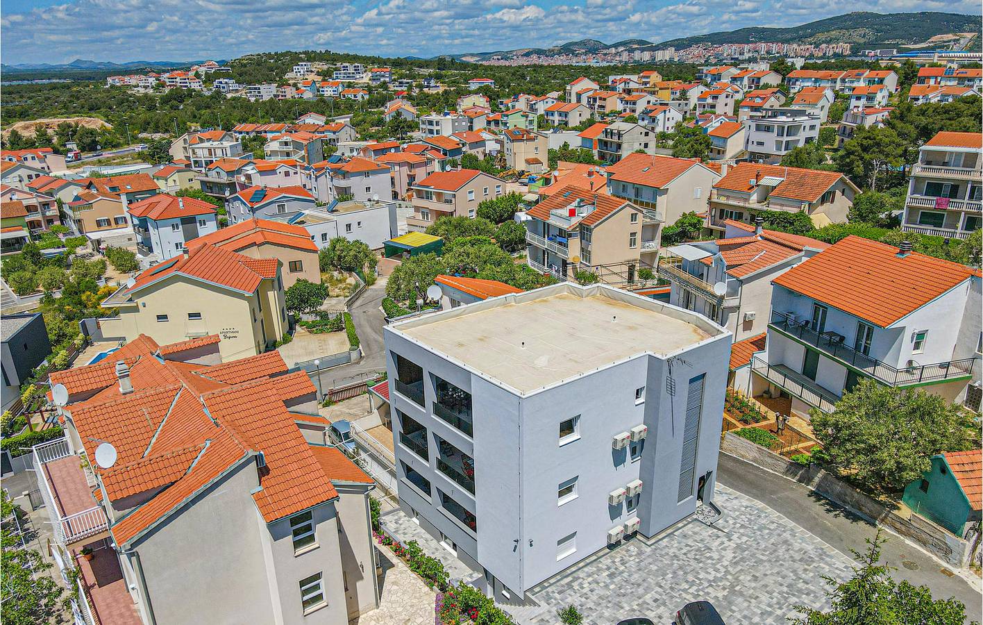 Hel ferieleilighet, Ferieleilighet for 4 personer med hage in Šibenik, Šibenik-Knin