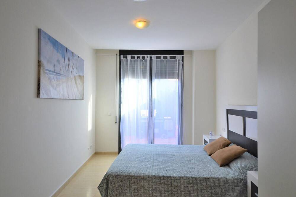 Apartamento entero, Apartamento en Sant Pere Pescador: 3 habitaciones, A/A, jardín y piscina comunitarios in San Pedro Pescador, Alt Empordà