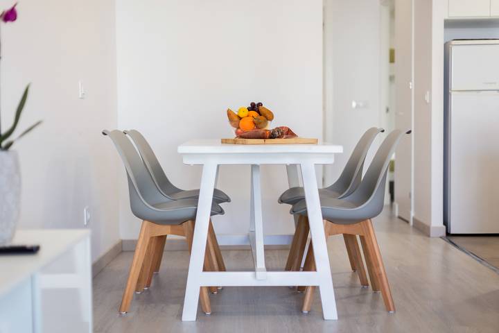 Entire apartment, Charming Holiday Apartment “Apartamento Maite” with Sea View, Pool, Wi-Fi, Terrace & Garden; Parking Available in Arenal d'en Castell, Es Mercadal