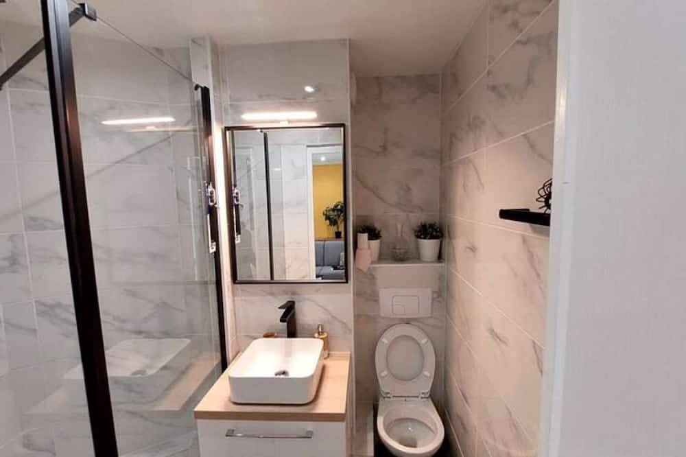 Apartamento entero, Gran F2 de 66m2 a 20 minutos de París y Orly. in Thiais, Valle del Marne