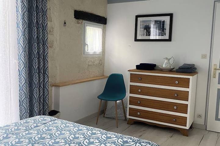 Location de vacances pour 8 personnes, avec jardin et terrasse à Ardillières - 4