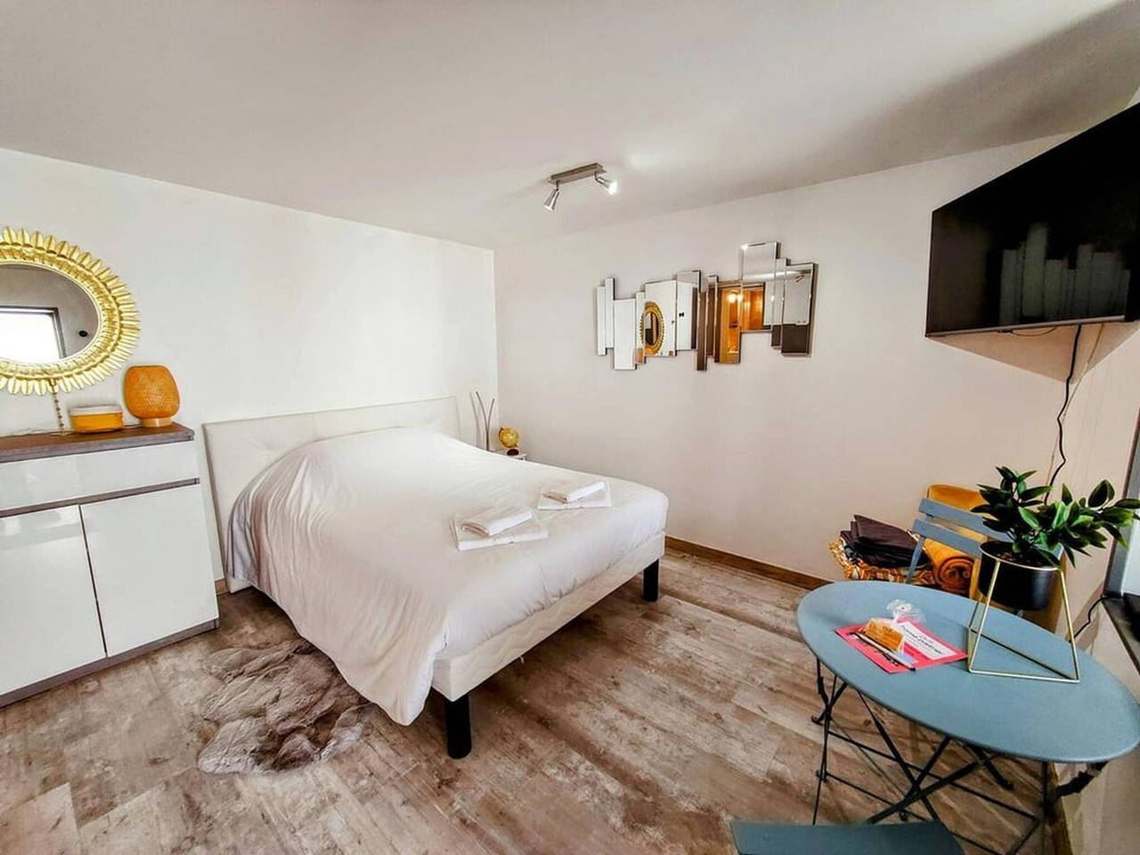 Studio entier, Studio confortable à Auxerre avec cuisine équipée in Auxerre, Région d'Auxerre