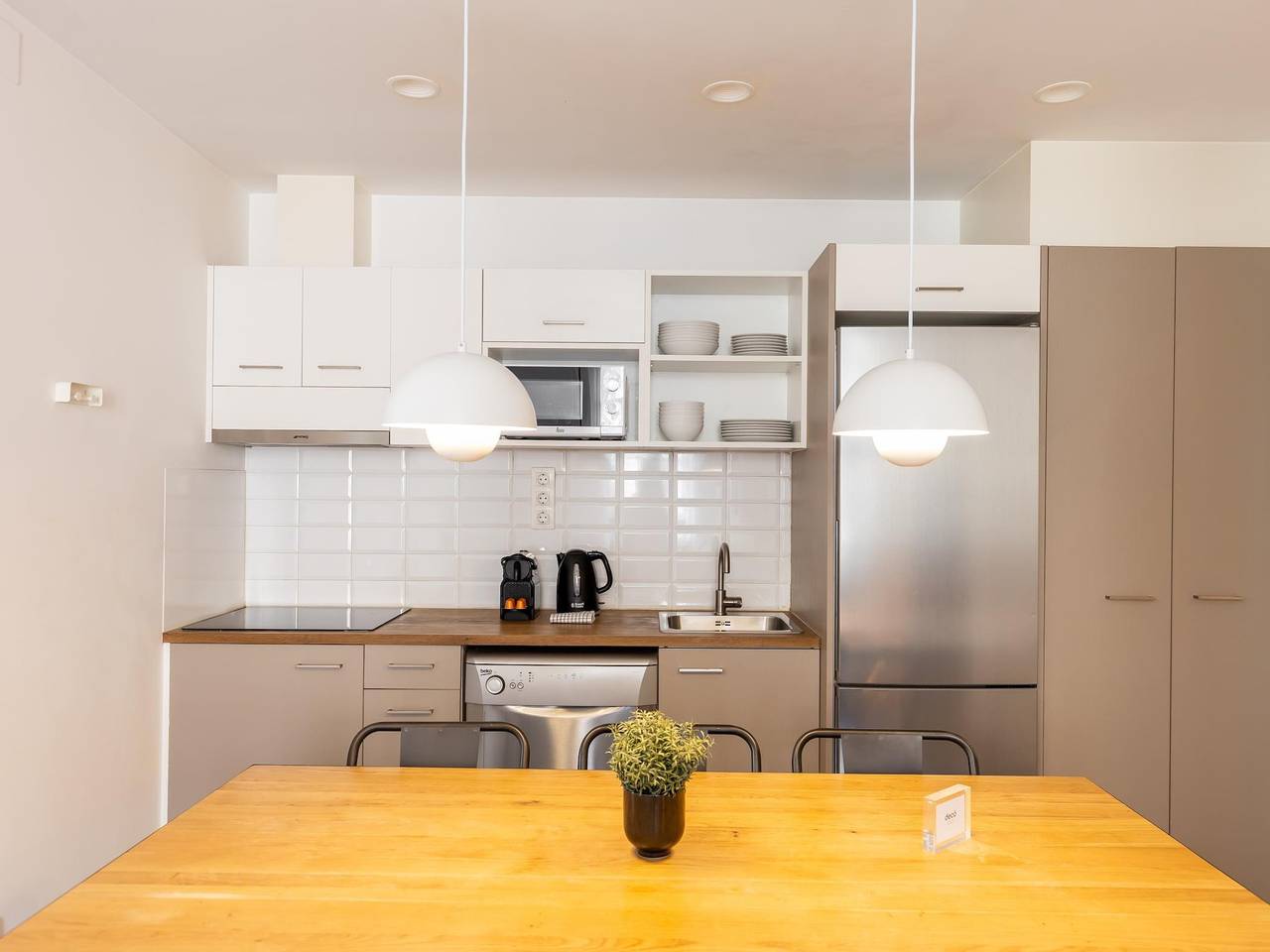 Apartamento de férias inteiro, Apartamento Deluxe De Tres Dormitorios in Centro Barcelona, Barcelona