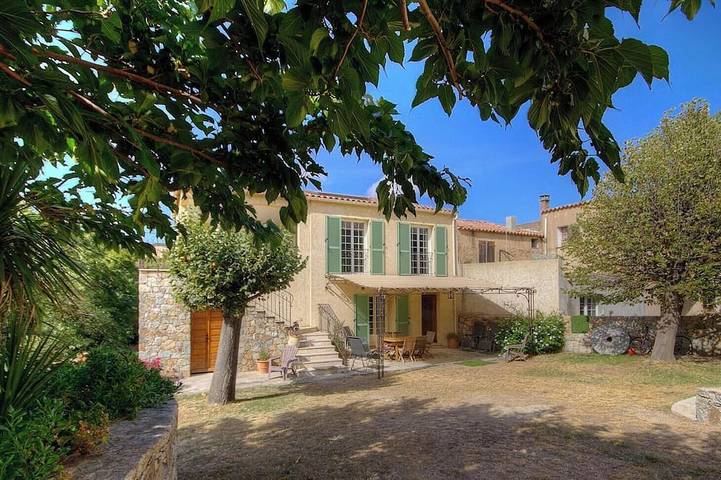 Location de vacances pour 6 personnes, avec jardin à Speloncato