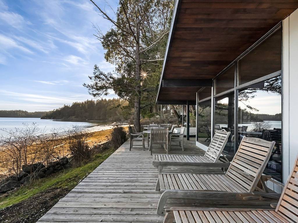 Waterfront Home! Newly Remodeled! (weow) in Roche Harbor, San Juan Island