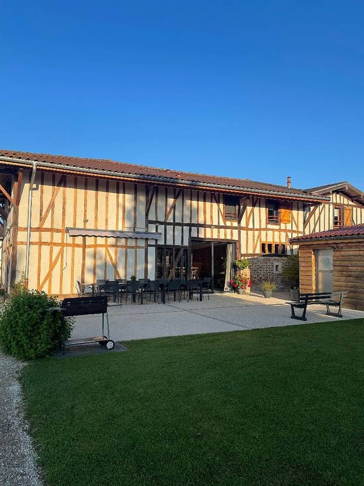 Gîte pour 15 personnes, avec terrasse et jardin, animaux acceptés