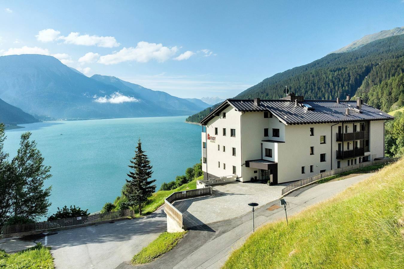 Hel lägenhet, Residence Froy Apartment 11 – Mountain View, Whirlpool & Breakfast Included in Lake Rèsia, Graun