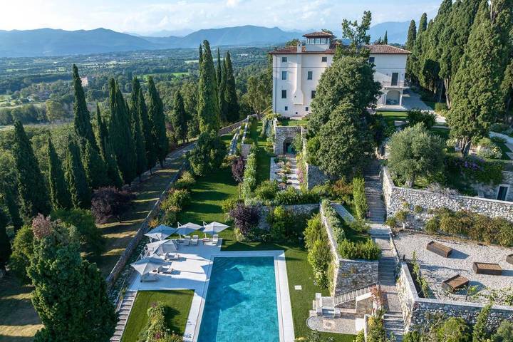 Appartamento per 4 persone, con giardino e panorama nonché vista lago e piscina a Lonato del Garda