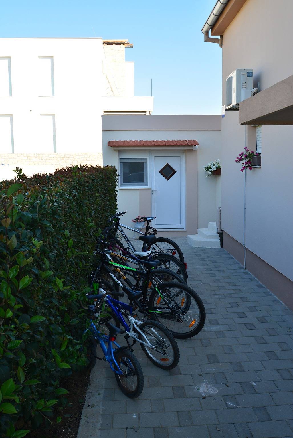 Ganze Wohnung, 1-Zimmer-Ferienwohnung mit Terrasse und Meerblick Kozino, Zadar A-5893-a in Zadar (Kommun), Zadar