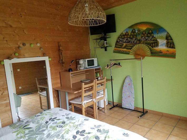 Gîte pour 2 personnes, avec piscine ainsi que jardin et vue à Yvrac - 4