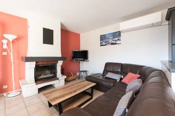 Location De Vacances pour 9 Personnes dans Ouzous, Pyrénées, Photo 1