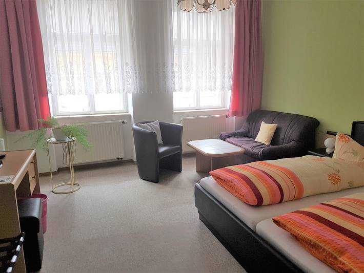 Ganze Ferienwohnung, Doppelzimmer, Dusche, Wc in Zschopau, Erzgebirge