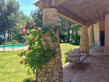 Gîte pour 4 personnes, avec piscine ainsi que vue et jardin à Saint-Marc-Jaumegarde