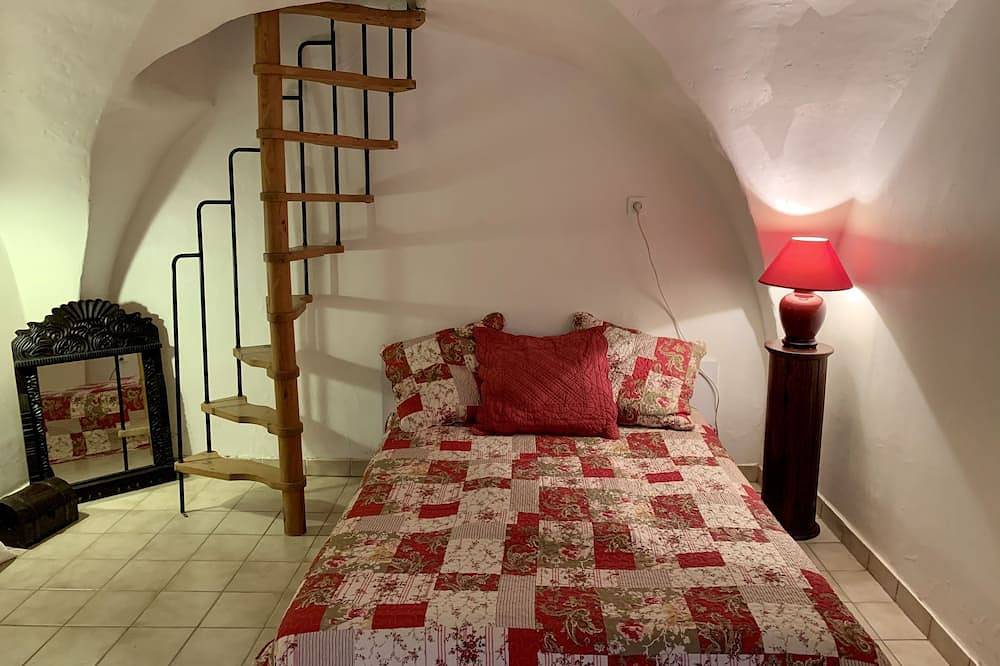 Vacation home \"Petit Paradis\" with large garden and private pool (May - Sept.) in Lauris, Parque natural regional del Luberon
