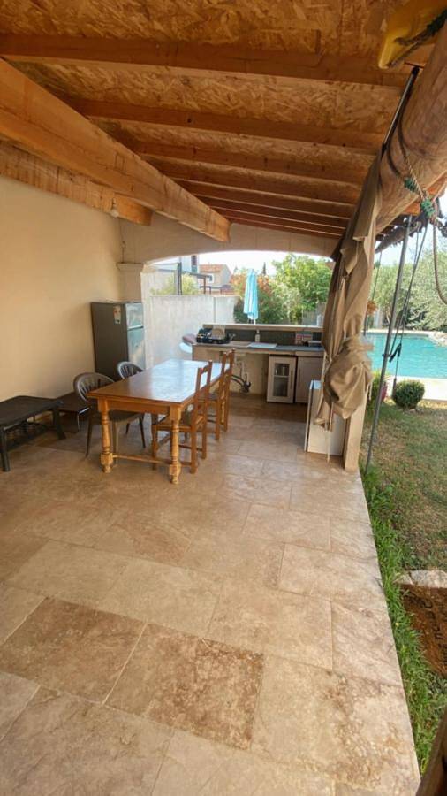 Location de vacances pour 8 personnes, avec bassin pour enfant et jardin ainsi que vue et piscine à Vacqueyras - 3