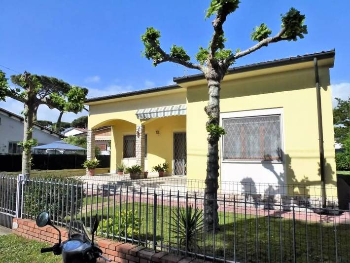 Villa per 5 persone, con Terrazza e Giardino a Lido di Camaiore