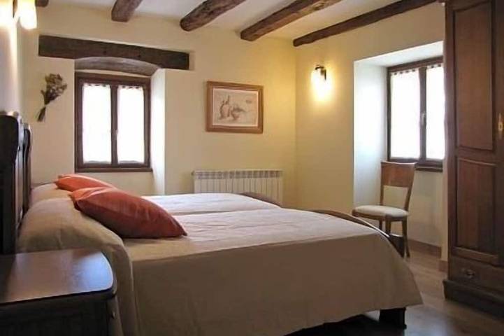 Casa Martikonea for 16 people in Basaburua, Navarra Province