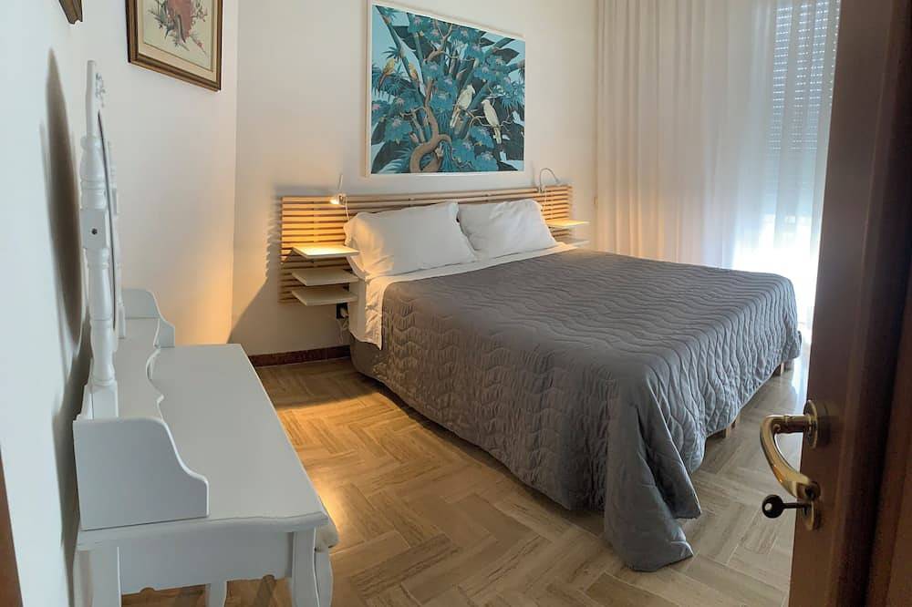 Entire apartment, Penthouse with a large terrace and air-conditioned with two hundred meters from the sea in Lavagna, Lavagna Municipality