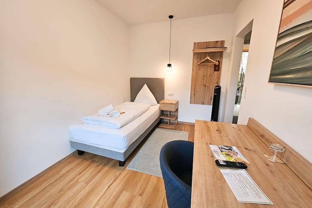 Twinbettzimmer - Hotel Emmerich in Winningen, Osteifel