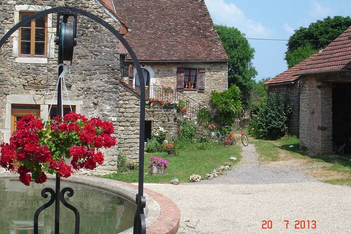 Location de vacances pour 7 personnes, avec Balcon/Terrasse ainsi que Terrasse et Jardin à Écutigny