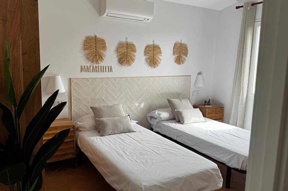 Relax en Villa con Piscina Privada a 1 Minuto de la Playa - Pet Friendly! in Santo Tomas, Es Migjorn Gran