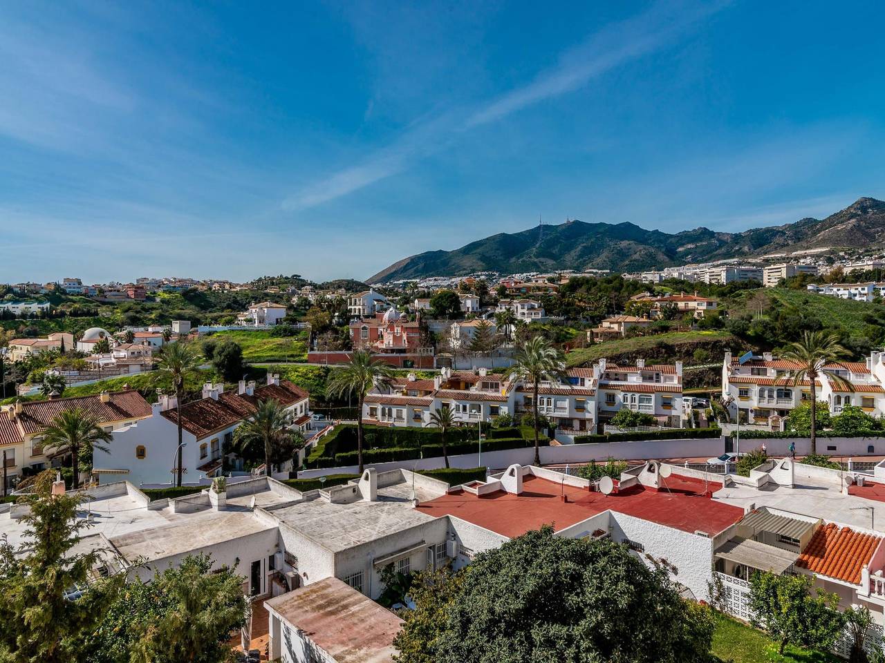 Entire holiday apartment, Vb Fantastic 3Bdr Duplex with large terrace in Benalmádena Costa, Benalmádena