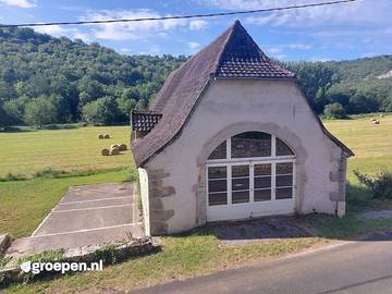 Gîte pour 13 personnes, avec balcon/terrasse et terrasse à Saint-Sulpice-la-Pointe