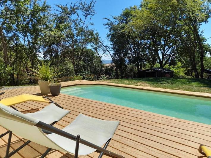Location de vacances pour 5 personnes, avec jardin et piscine à Payzac (Ardèche)