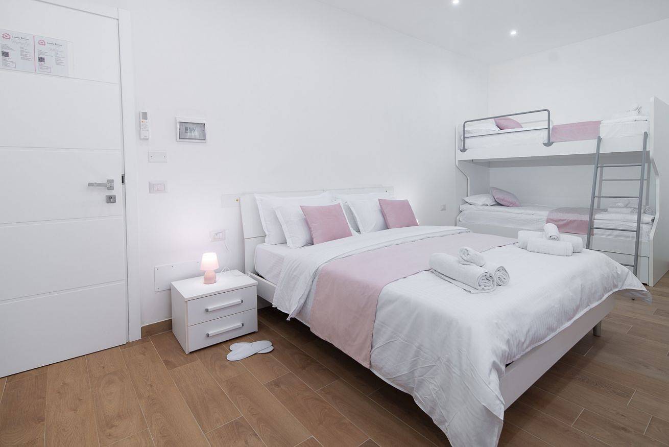 Lovely Rooms - Room 1 by Rentbeat in Civitavecchia, Provincia di Roma