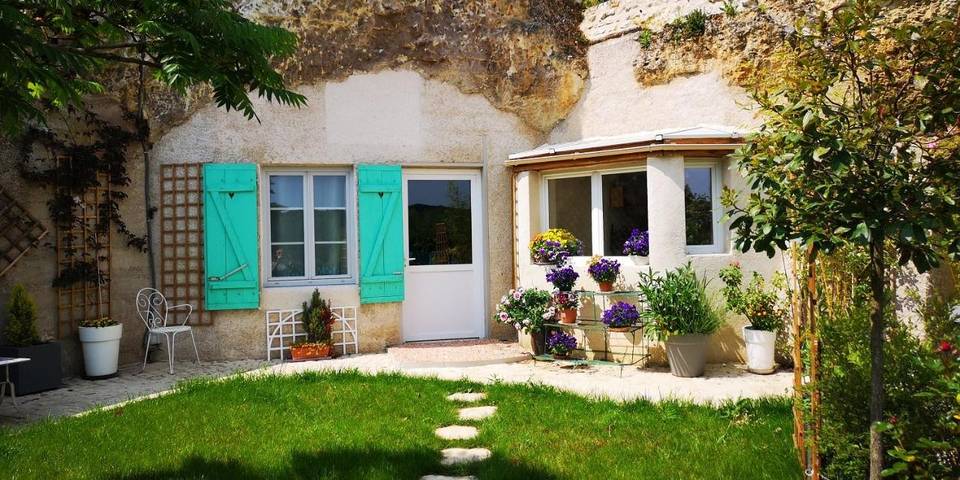 Chambre d’hôte pour 2 personnes, avec vue ainsi que terrasse et jardin à Lunay