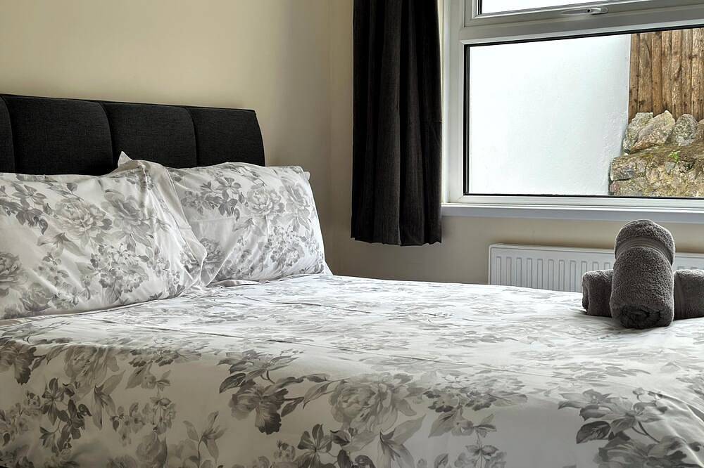 Port Eynon Beach Cottage - short walk to Port Eynon beach and village amenities in Swansea region