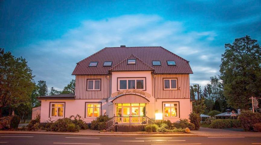 Hotel, mit Terrasse und Garten