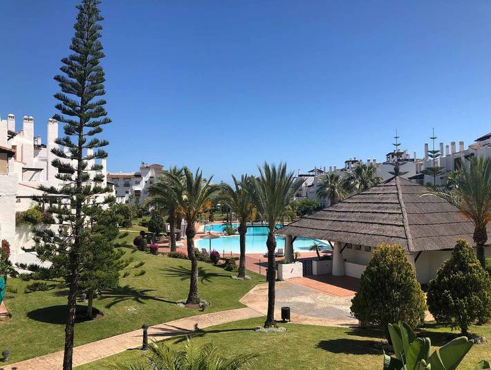 Ganze Wohnung, Las Adelfas 1st Floor with Pool Views in San Pedro de Alcántara, Marbella