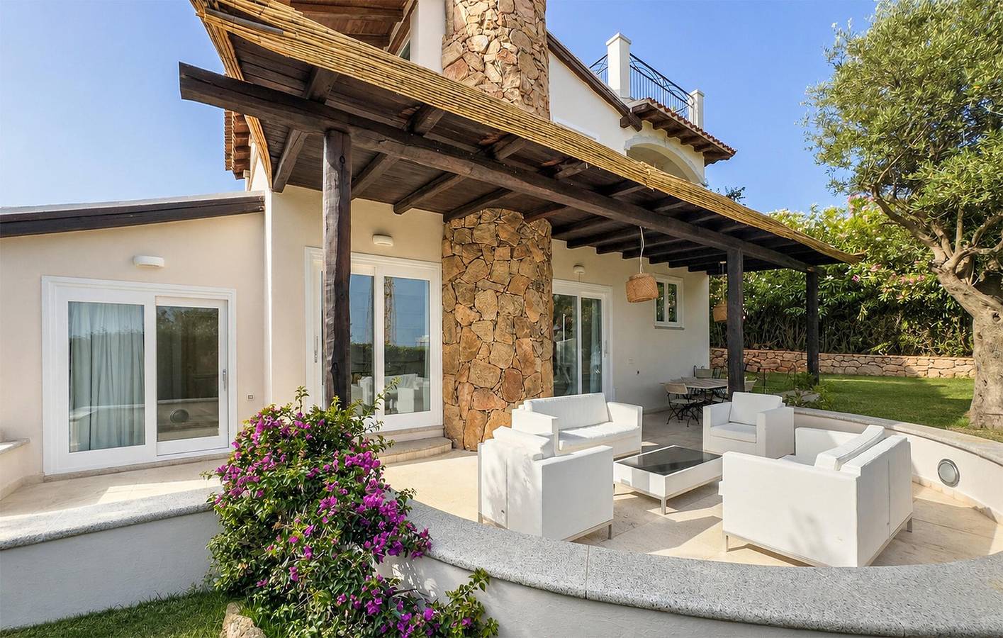 Apartment am Strand mit Pool und WLAN – 2,5 km zum Strand in Cala di Volpe, Arzachena