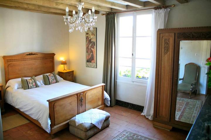 Chambre d’hôte pour 2 personnes, avec piscine ainsi que jardin et vue