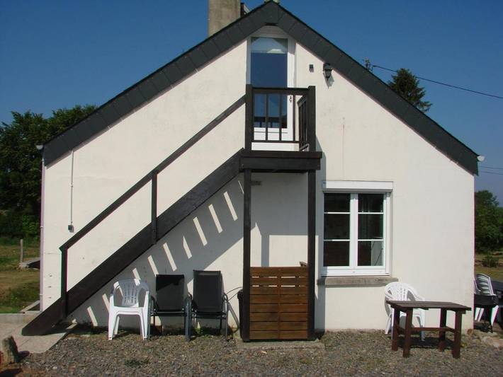 Location de vacances pour 2 personnes, avec terrasse ainsi que vue et jardin à Sourdeval - 2