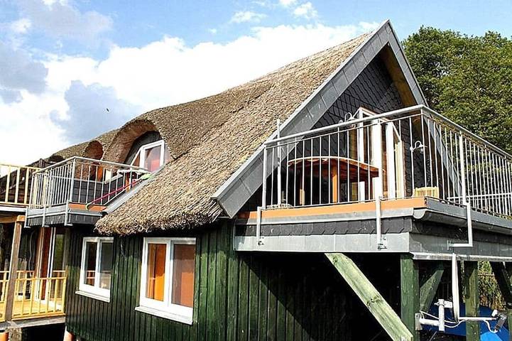 Hausboot für 2 Personen, mit Balkon in Mecklenburgische Seenplatte - 2