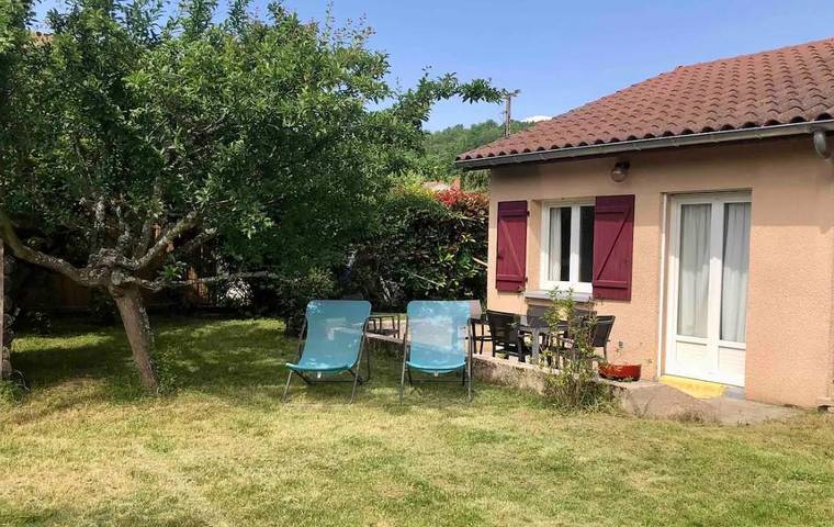 Gîte pour 2 personnes, avec Terrasse ainsi que Jardin et Piscine