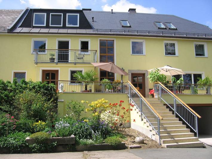 Ferienwohnung für 4 Personen, mit Balkon/Terrasse und Balkon sowie Terrasse und Garten in Schwarzenbach am Wald